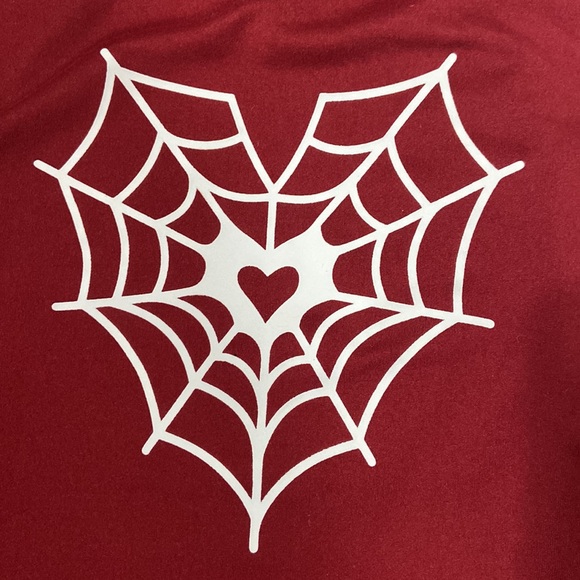 Women’s SHEIN Burgundy Spider Web and Heart Print Cropped Tank Top. Size Medium - Picture 4 of 7